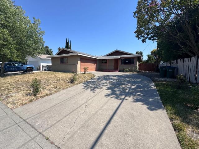 842 W Los Felis Ave, Stockton, CA 95210