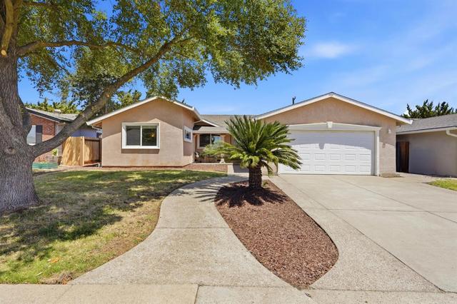 8225 Lake Forest Dr, Sacramento, CA 95826