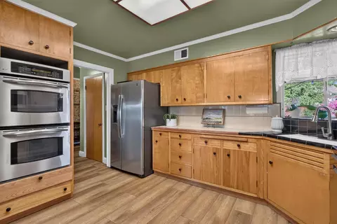Kitchen - 1360 East St, Tracy, CA 95376 photo 3 of 4