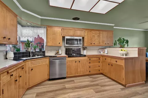Kitchen - 1360 East St, Tracy, CA 95376 photo 2 of 4