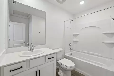 Bath - 1251 Leonhardt Loop, Lincoln, CA 95648 photo 1 of 2