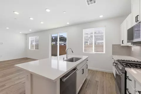 Kitchen - 1251 Leonhardt Loop, Lincoln, CA 95648 photo 2 of 2