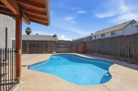 Exterior - 3621 Coye Oak Dr, Modesto, CA 95355 photo 5 of 7