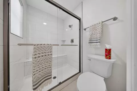 Bath - 3863 Olivebranch Ln, Carmichael, CA 95608 photo 3 of 7