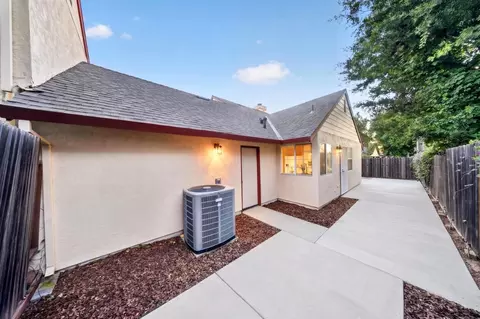 Exterior - 3863 Olivebranch Ln, Carmichael, CA 95608 photo 3 of 6