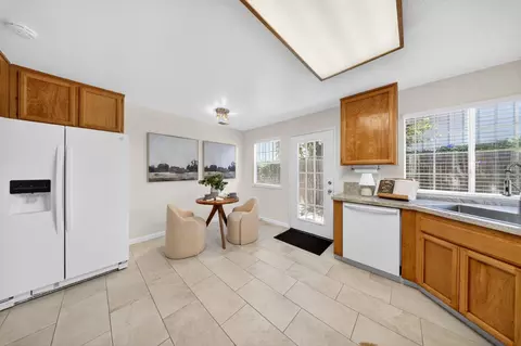 Kitchen - 3863 Olivebranch Ln, Carmichael, CA 95608 photo 4 of 4