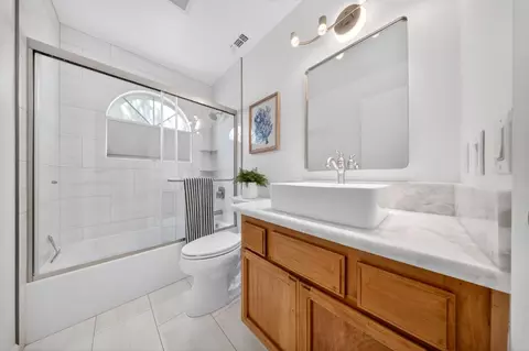 Bath - 3863 Olivebranch Ln, Carmichael, CA 95608 photo 5 of 7