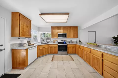 Kitchen - 3863 Olivebranch Ln, Carmichael, CA 95608 photo 2 of 4