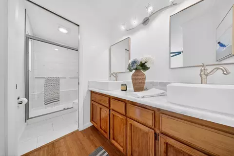 Bath - 3863 Olivebranch Ln, Carmichael, CA 95608 photo 2 of 7