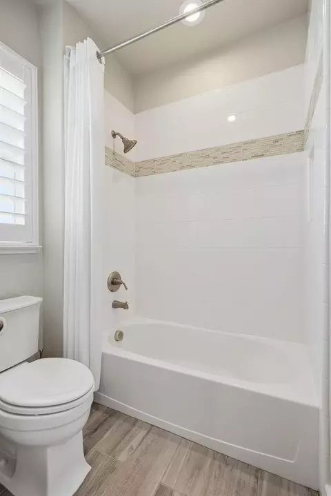 Bath - 1730 Harvest St, Davis, CA 95616 photo 4 of 6