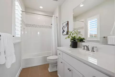 Bath - 1730 Harvest St, Davis, CA 95616 photo 3 of 6