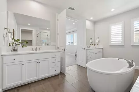 Bath - 1730 Harvest St, Davis, CA 95616 photo 1 of 6
