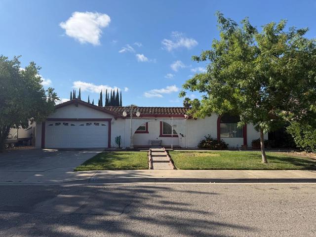 414 Vicki Lynn Ln, Patterson, CA 95363