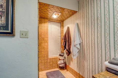 Bath - 22110 E Milton Rd, Linden, CA 95236 photo 3 of 7