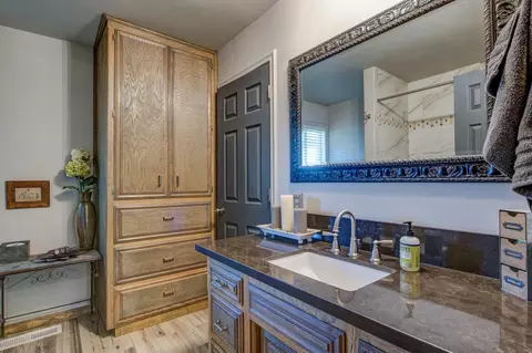 Bath - 22110 E Milton Rd, Linden, CA 95236 photo 5 of 7