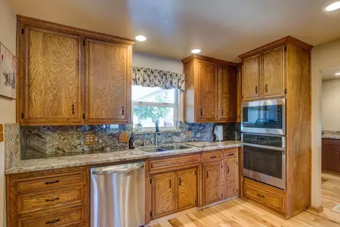 Kitchen - 22110 E Milton Rd, Linden, CA 95236 photo 3 of 4