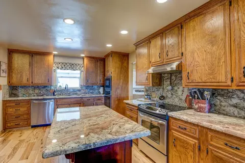 Kitchen - 22110 E Milton Rd, Linden, CA 95236 photo 2 of 4