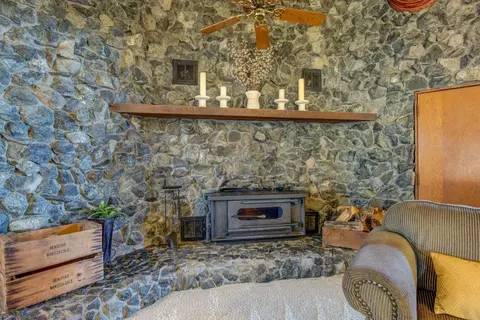 Living - 22110 E Milton Rd, Linden, CA 95236 photo 3 of 6