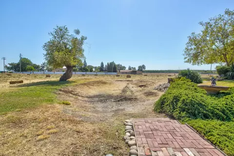 Exterior - 22110 E Milton Rd, Linden, CA 95236 photo 7 of 20