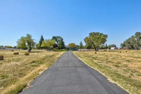 Exterior - 22110 E Milton Rd, Linden, CA 95236 photo 17 of 20