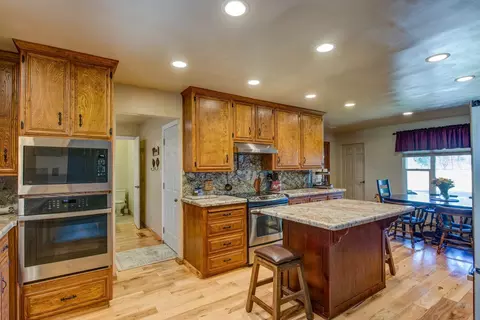 Kitchen - 22110 E Milton Rd, Linden, CA 95236 photo 4 of 4