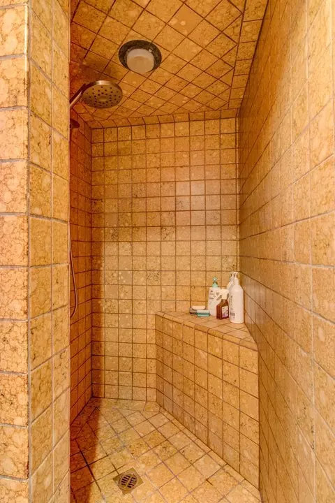 Bath - 22110 E Milton Rd, Linden, CA 95236 photo 4 of 7