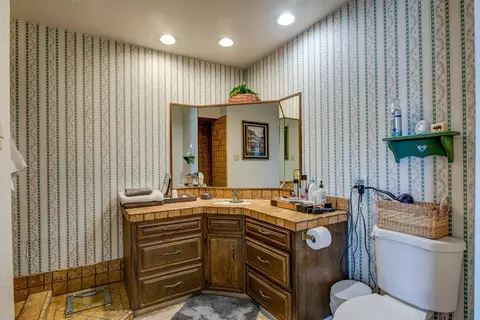 Bath - 22110 E Milton Rd, Linden, CA 95236 photo 2 of 7