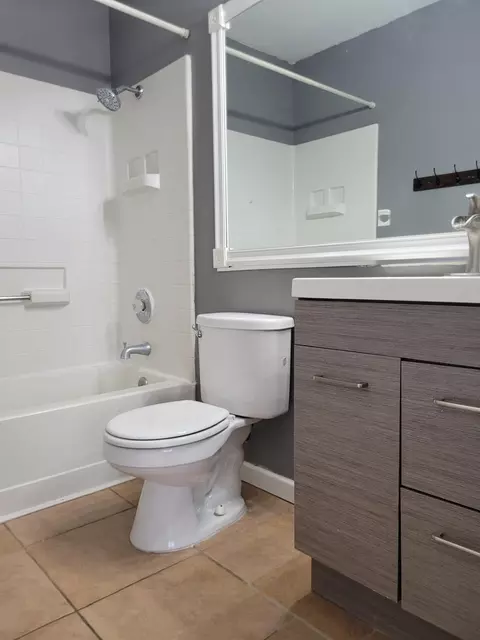 Bath - 309 Kirbys Mill Dr, Modesto, CA 95358 photo 2 of 2