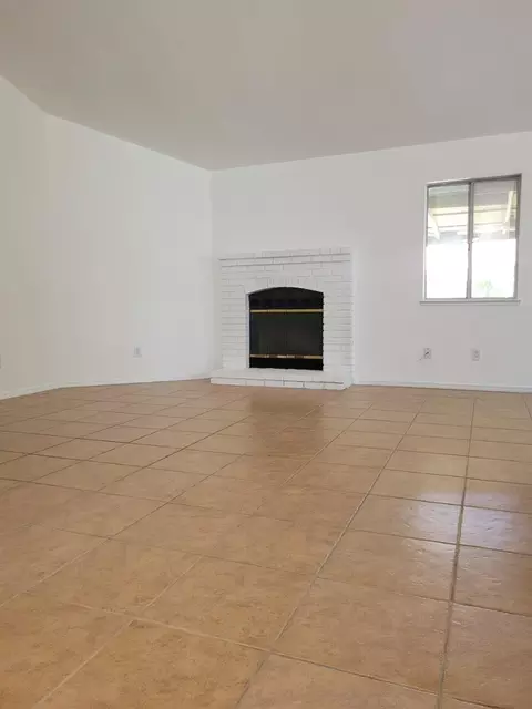 Living - 309 Kirbys Mill Dr, Modesto, CA 95358 photo 2 of 2