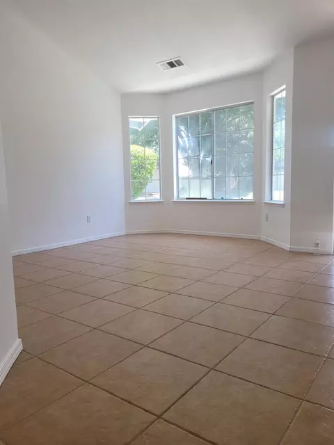 Living - 309 Kirbys Mill Dr, Modesto, CA 95358 photo 1 of 2