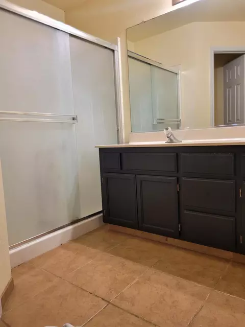 Bath - 309 Kirbys Mill Dr, Modesto, CA 95358 photo 1 of 2