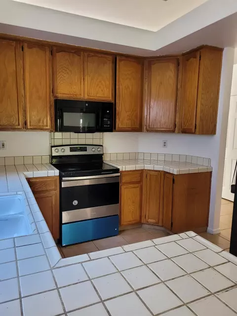 Kitchen - 309 Kirbys Mill Dr, Modesto, CA 95358 photo 2 of 2