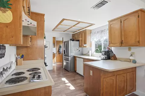 Kitchen - 580 North Ave, Turlock, CA 95382 photo 1 of 2
