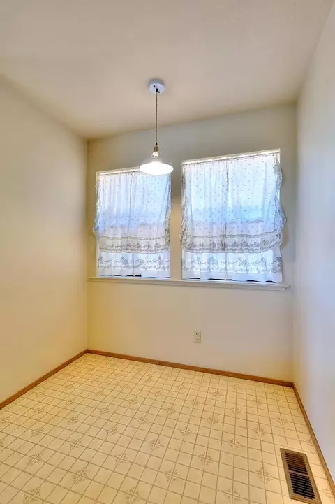 Kitchen - 12825 Mierkey Rd, Pine Grove, CA 95665 photo 5 of 6