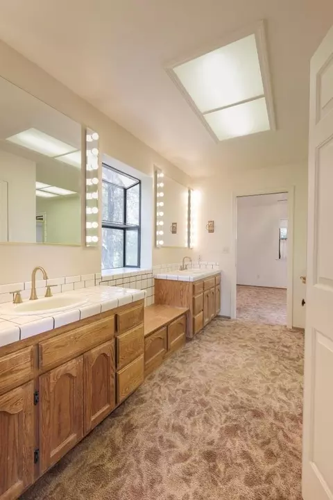 Bath - 12825 Mierkey Rd, Pine Grove, CA 95665 photo 3 of 9