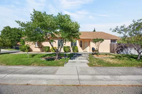 101 Aruba Cir, Sacramento, CA 95823