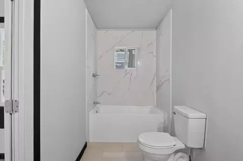 Bath - 2863 Oleander Ave, Merced, CA 95340 photo 1 of 2