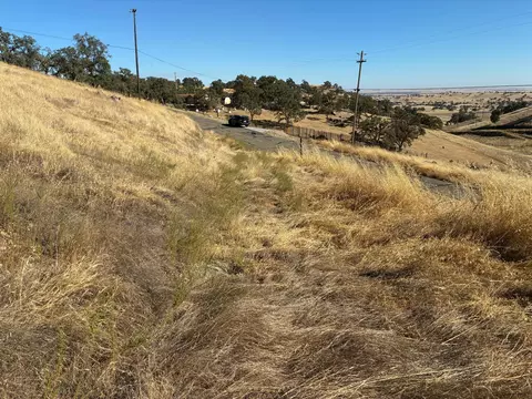 9756 Hernandez Dr, La Grange, CA 95329