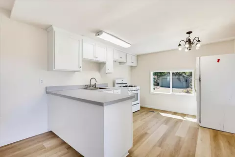 Kitchen - 18368 Harmony Pl, Grass Valley, CA 95949 photo 6 of 8