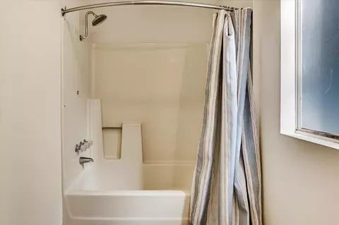 Bath - 18368 Harmony Pl, Grass Valley, CA 95949 photo 2 of 4