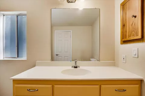 Bath - 18368 Harmony Pl, Grass Valley, CA 95949 photo 3 of 4