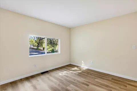 Bedroom - 18368 Harmony Pl, Grass Valley, CA 95949 photo 5 of 20