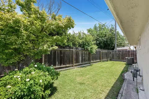 8 N Cambridge Dr, Lodi, CA 95242 photo 31