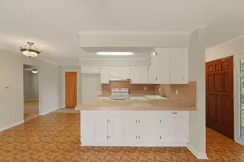 8 N Cambridge Dr, Lodi, CA 95242 photo 11