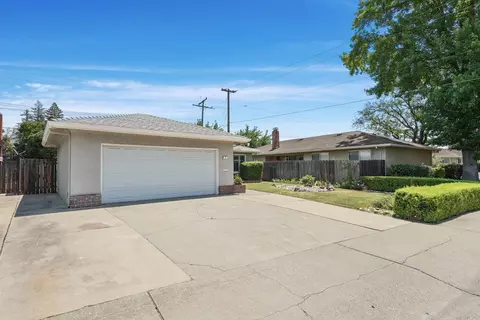 8 N Cambridge Dr, Lodi, CA 95242 photo 2