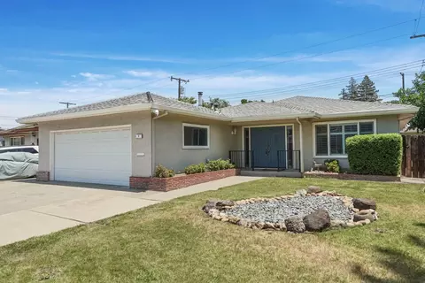 8 N Cambridge Dr, Lodi, CA 95242 photo 3