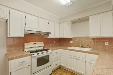 8 N Cambridge Dr, Lodi, CA 95242 photo 10