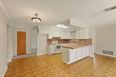 8 N Cambridge Dr, Lodi, CA 95242 photo 12