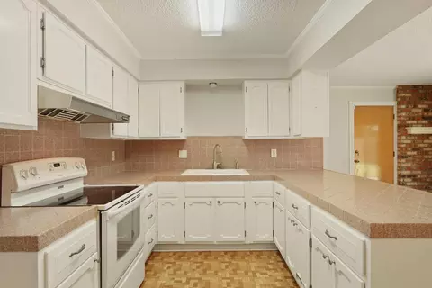 8 N Cambridge Dr, Lodi, CA 95242 photo 9