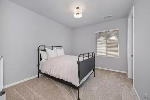 Bedroom - 2674 Flintlock Ln, Rocklin, CA 95765 photo 5 of 5
